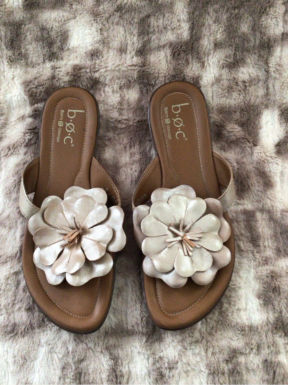 b.o.c. Kasia Floral Leather Slide Sandal in Champagne Metallic - 9M